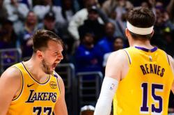 开云体育app-篮网横扫湖人，巴图姆关键制胜