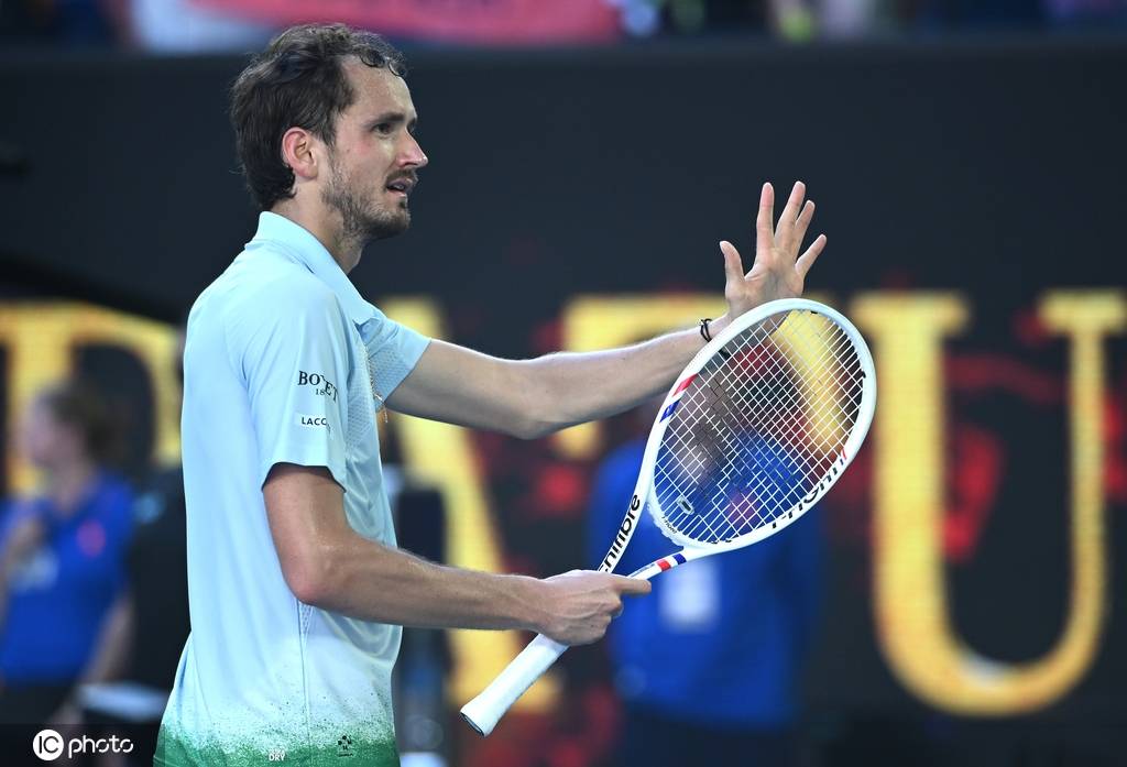 澳大利亚网球队鏖战欧洲网球队，瓦林卡绝境逆转