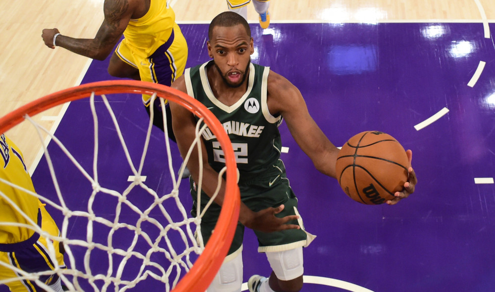 湖人翻盘雄鹿，巴图姆打破历史纪录