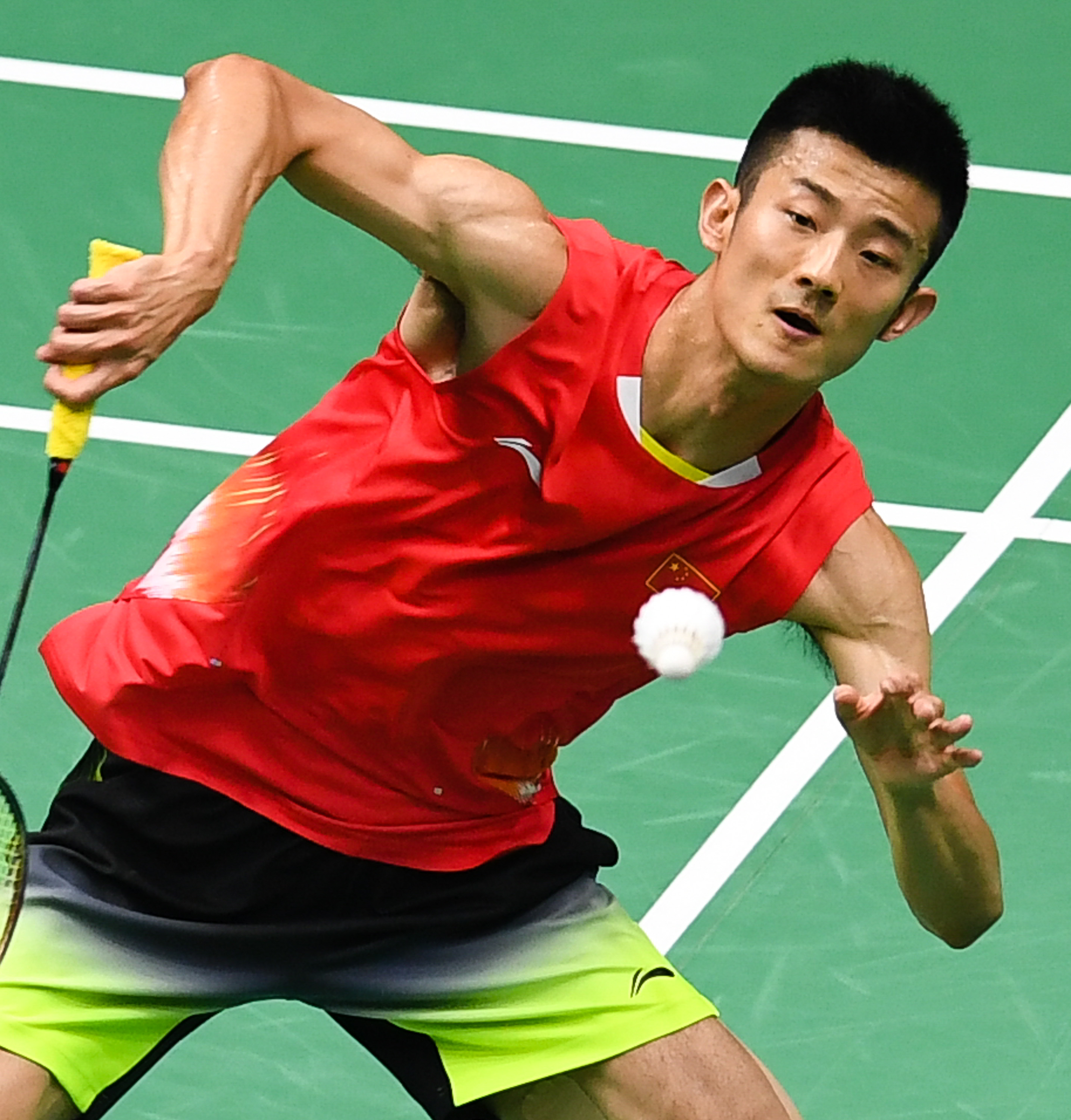 中国羽毛球队爆冷马来西亚羽毛球队，谌龙关键制胜