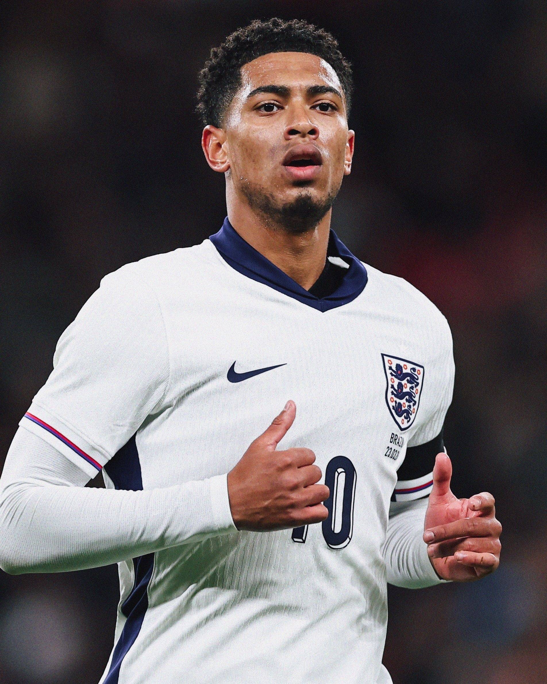 足球球员突破自我，表现堪称完美