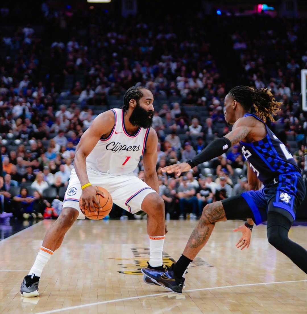 包含NBA战术革新取得奇效，引发战术热潮的词条