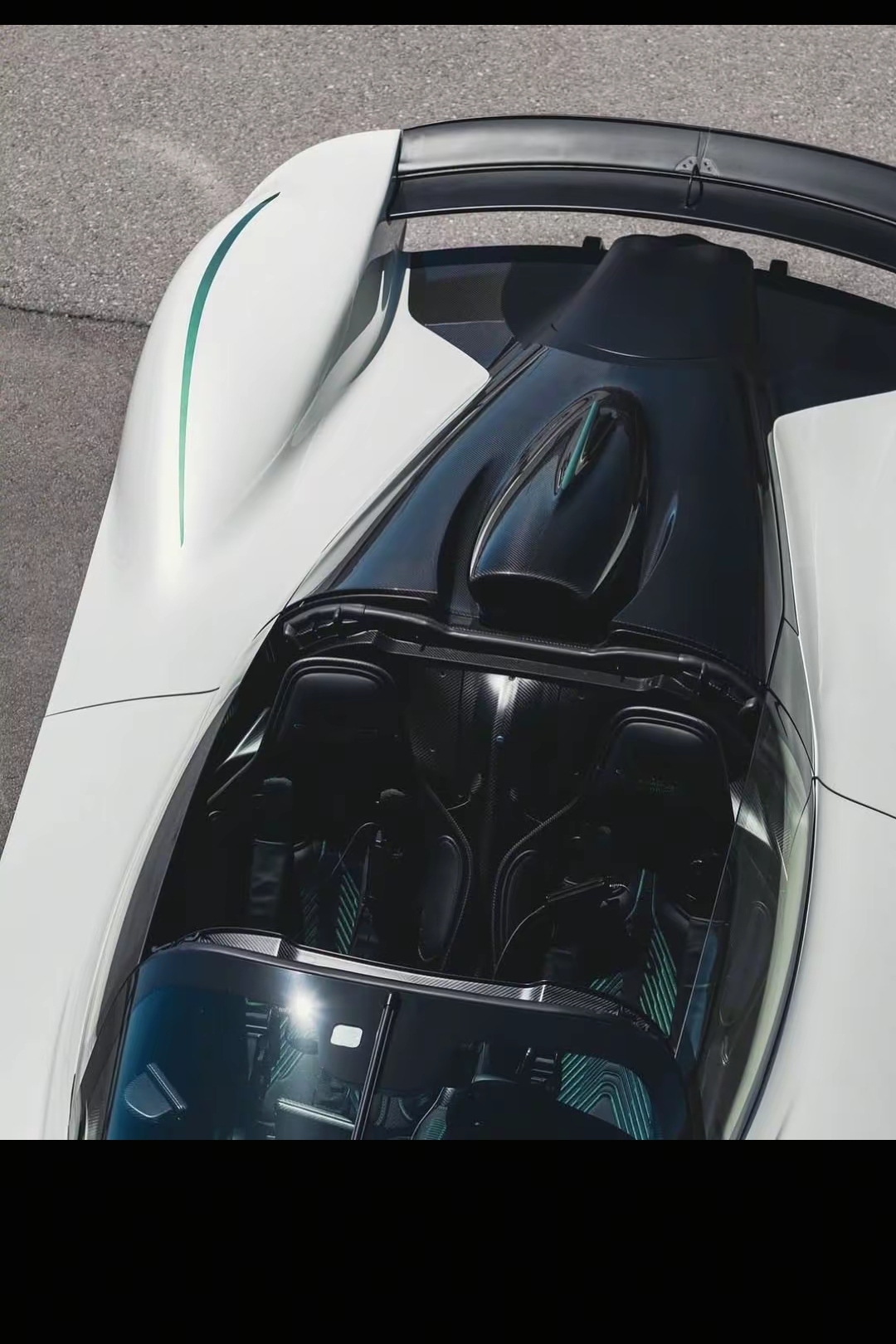 阿斯顿马丁逆转威廉姆斯，皮亚斯特里高光表现