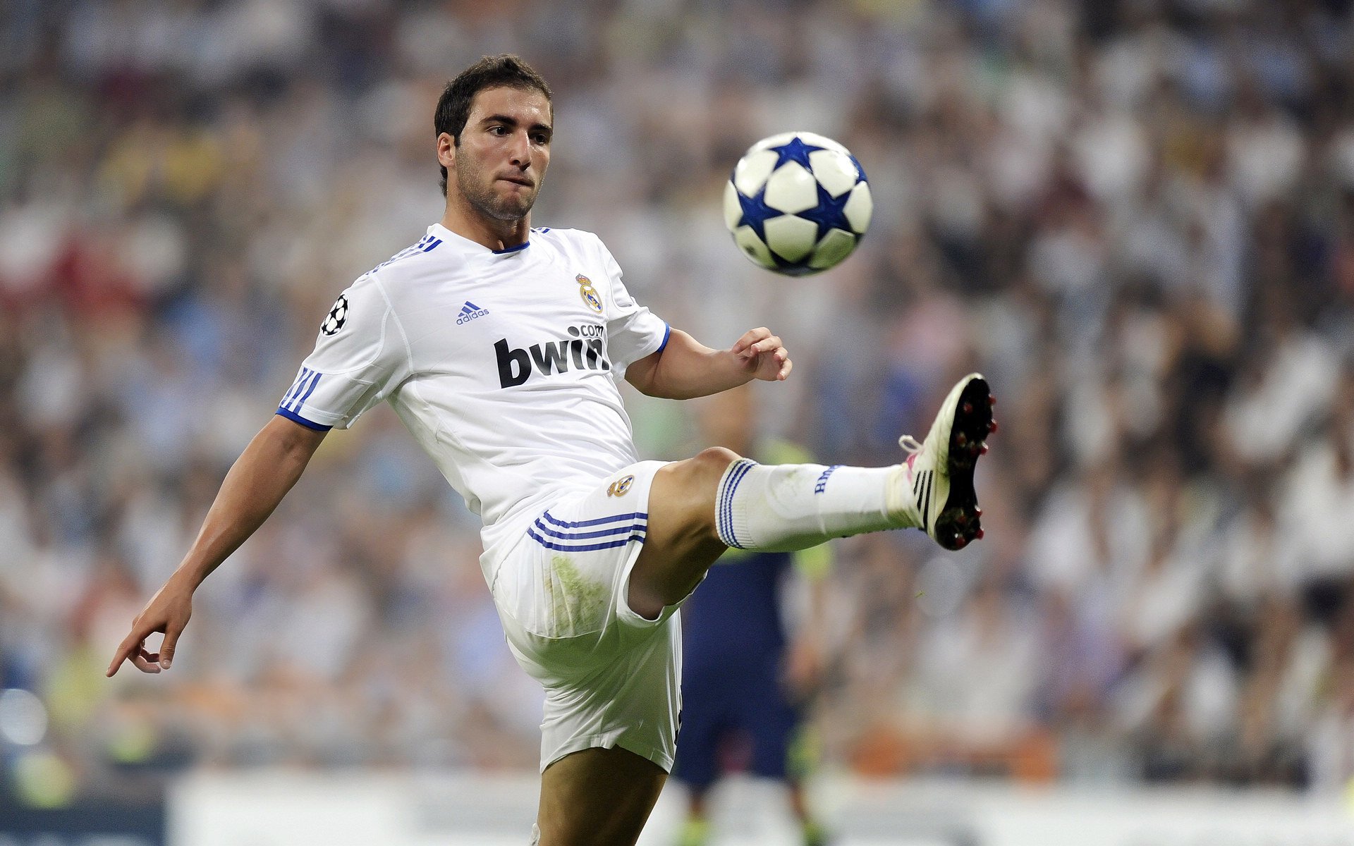 舞台越大，强者愈强，库尔图瓦的守护神之光与贝蒂斯的碾压之势