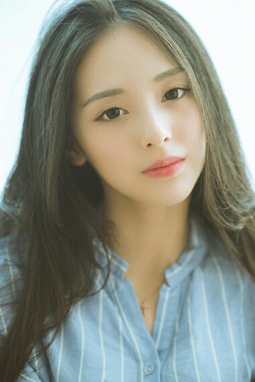 黄色浪潮淹没塞维利亚，楚阿梅尼的石榴在午夜成熟